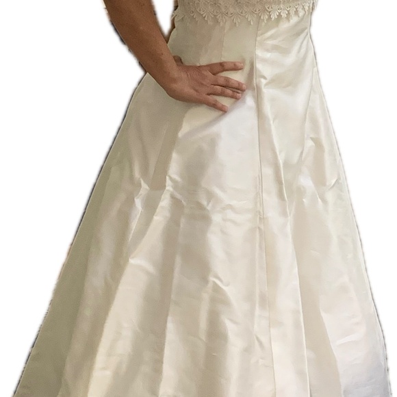 Vintage silk wedding gown, Galina, size 12/14 - Picture 9 of 9